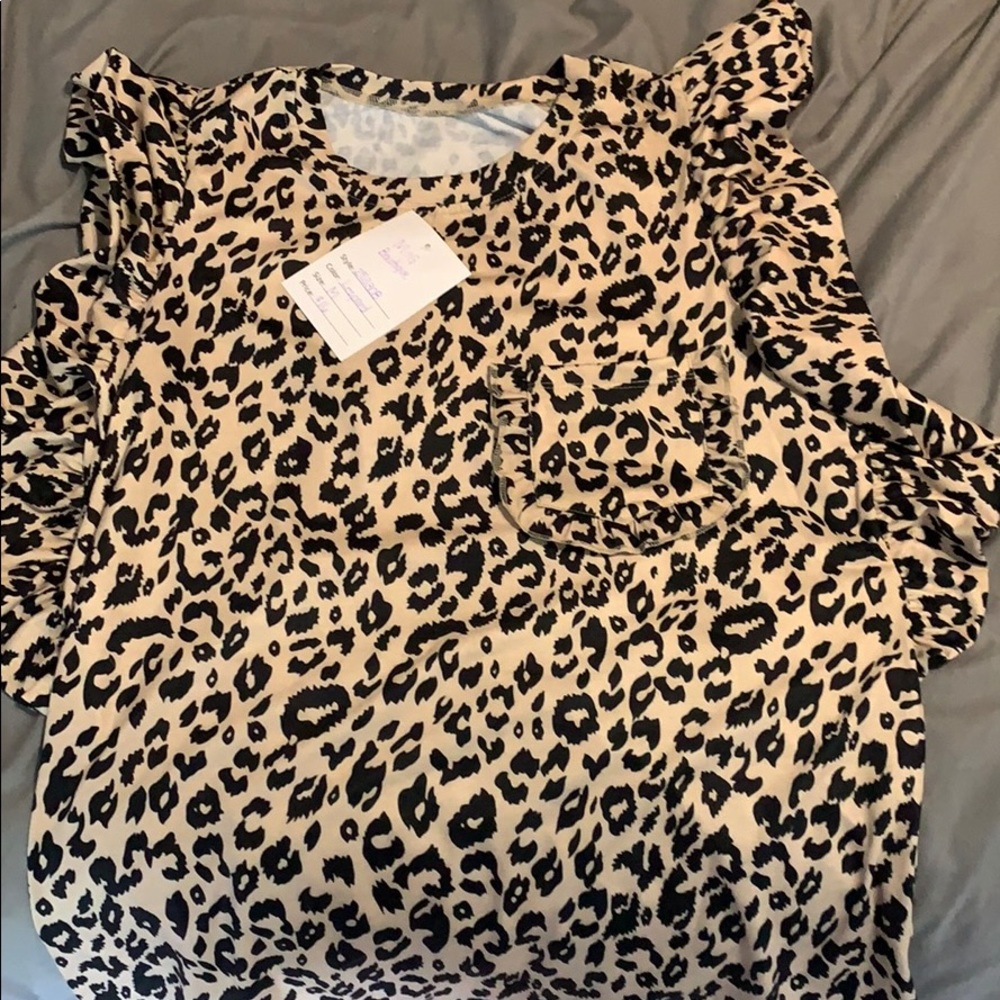 Capped Sleeve leopard shirt